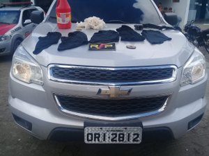 Dois carros são apreendidos pela polícia no bairro Bonsucesso