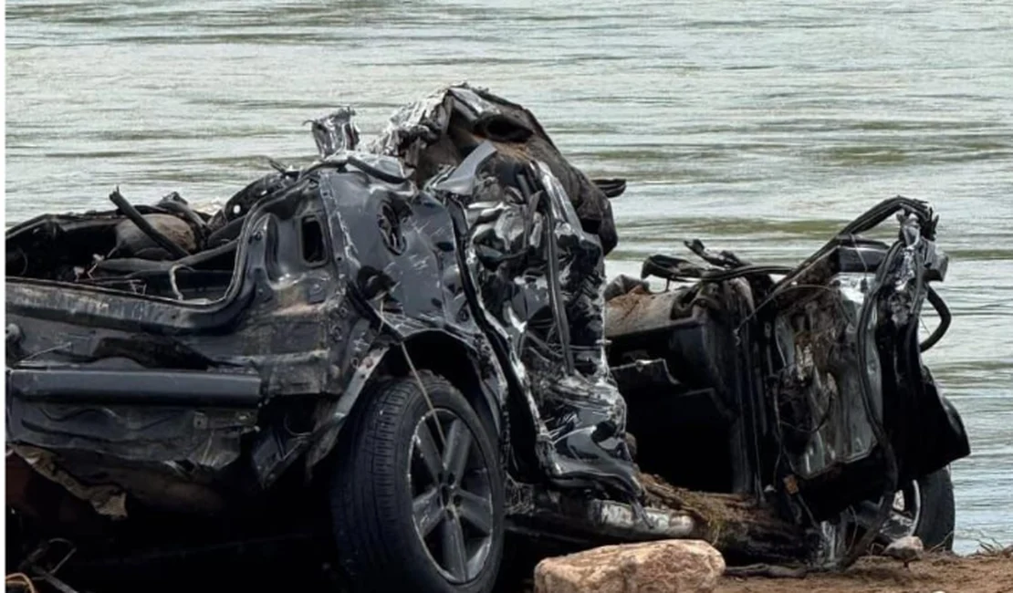 Corpo de mulher é achado dentro de carro levado pela correnteza em Piranhas