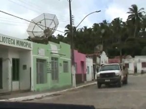 Suspeito de traficar drogas pula em rio na tentativa de fugir do cerco policial