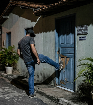 ‘Vou dar um chute na sua boca’: Após chutar porta da ex-sogra, homem é preso por ameaça em Craíbas