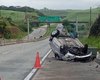 [Vídeo] Carro capota e deixa três pessoas feridas no município de Flexeiras