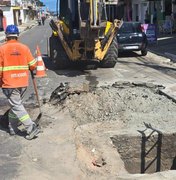 Obra emergencial em galeria de drenagem interdita ruas no bairro do Clima Bom