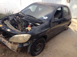 PC encontra carro roubado em casa na Primavera