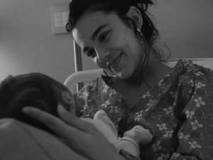 Manu Gavassi comemora 1º Dia das Mães com a filha: “Presente divino”