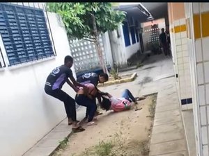 Aluna grávida briga com colega em escola da Barra de Santo Antônio