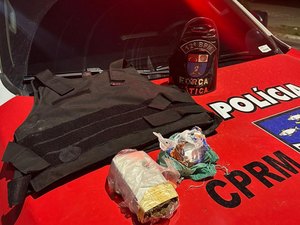 PM prende faccionado do Comando Vermelho com drogas e colete balístico