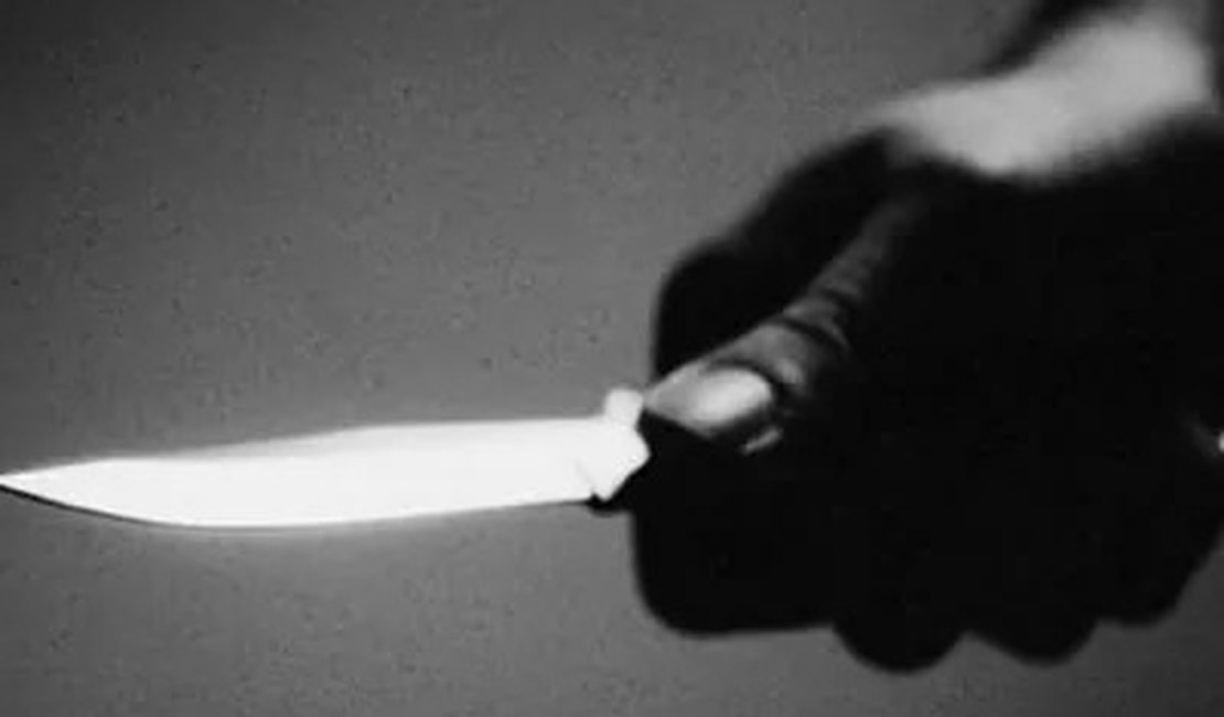 Homem é preso por tentar estrangular cunhada e a ameaçar com canivete em AL