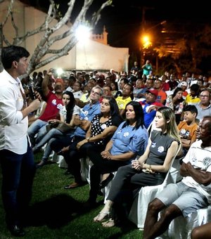 Pré-candidato a prefeito de Penedo arrasta multidão para comício