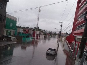 Semarh emite alerta para Defesa Civil após chuvas da madrugada em Maceió