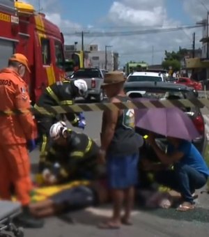 Duas pessoas ficam feridas em acidente entre moto e carro no Jacintinho
