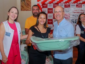 Programa Cegonha Penedense entrega 80 kits de enxoval de bebê para gestantes de baixa renda