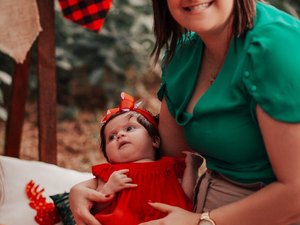 Mulher dá à luz durante coma induzido por causa da Covid-19 e descobre dias depois que filha nasceu