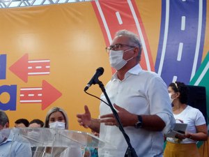 Renan evita citar Lula, mas aumenta tom das críticas a Bolsonaro em passagem por AL