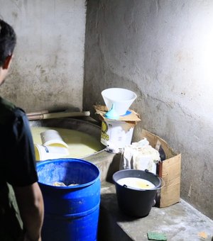 Betoneira enferrujada era usada em laticínio insalubre na zona rural de Girau do Ponciano