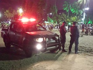 Palco de evento é desmontado em Maceió
