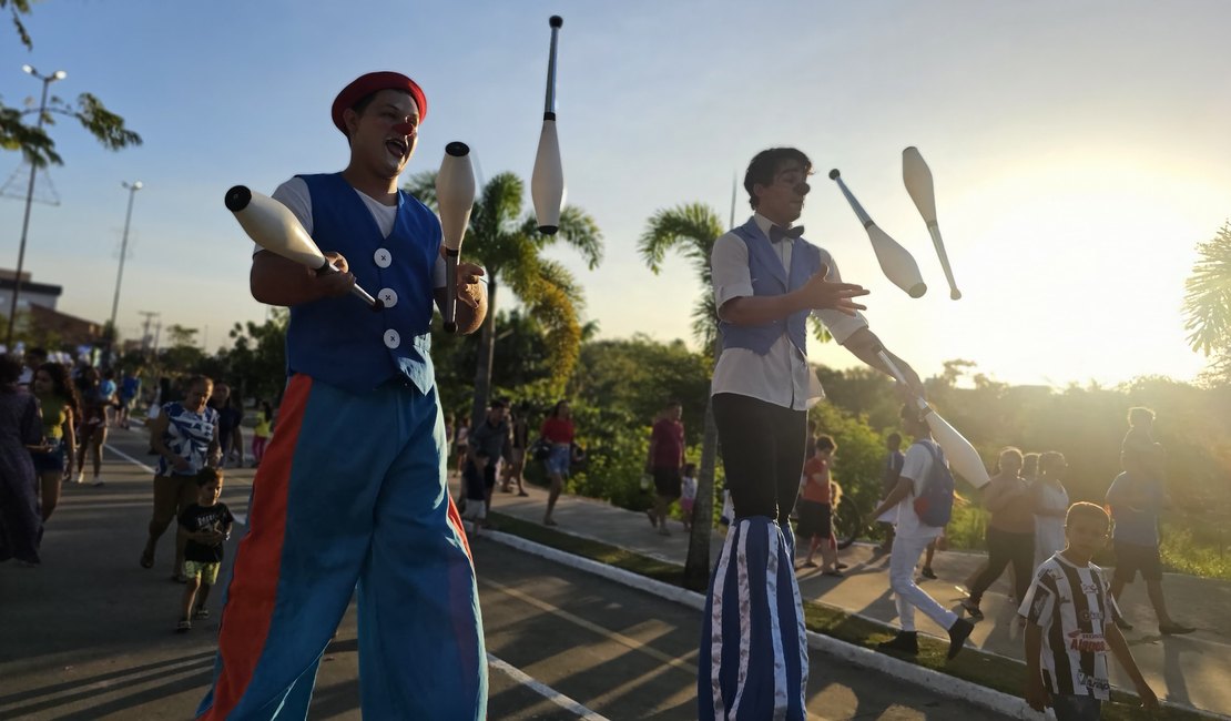 Aniversário da Escola de Circo é comemorado com Palhaceata no Bosque das Arapiracas