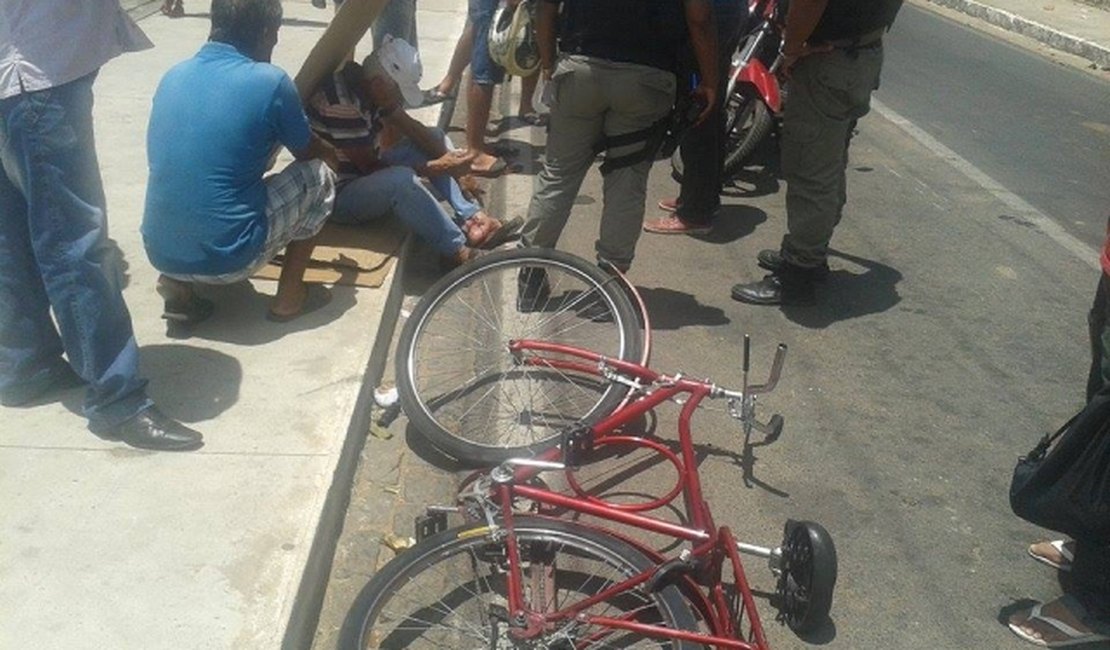 Moto colide em bicicleta no bairro Cacimbas em Arapiraca