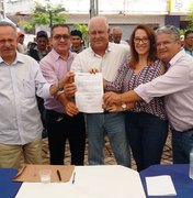 Prefeita Tainá Veiga entrega veículos e assina ordem de serviço em Lagoa da Canoa