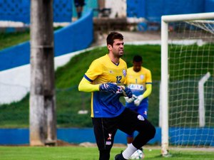 Goleiro Alexandre Cajuru vai passar por cirurgia e só deve voltar ao CSA em 2019