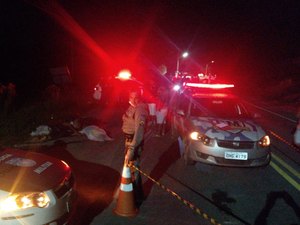 Casal morre em grave acidente de trânsito na AL-465, em Japaratinga 