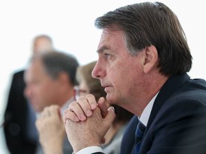 Bolsonaro analisa duas opções para liberação de saques do FGTS