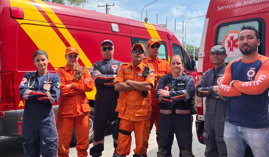 Equipes do Corpo de Bombeiros e do Samu salvam vítima de afogamento na Pajuçara