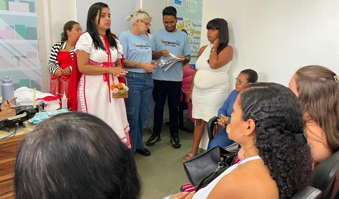 Chapeuzinho Vermelho reforça doação de brinquedos para campanha do Hospital de Emergência do Agreste