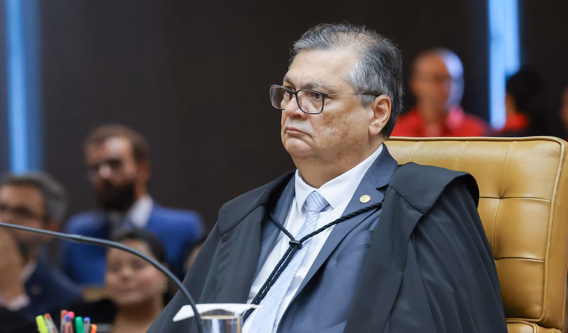 Dino é aplaudido no STF ao dizer que crime organizado do RJ está no asfalto, não nos morros