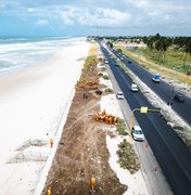 Parque linear do Pontal da Barra recebe aplicação de grama