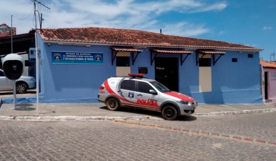 Jovem é preso em Piranhas após ser flagrado com grande quantidade de drogas