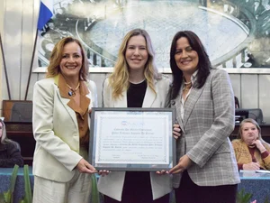 Comenda Padre Teófanes: Parlamento homenageia a System Idiomas