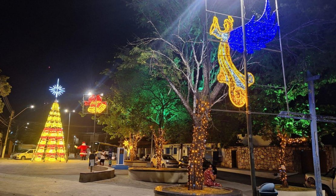 Ilumina instala decoração natalina na Jatiúca e em Ipioca