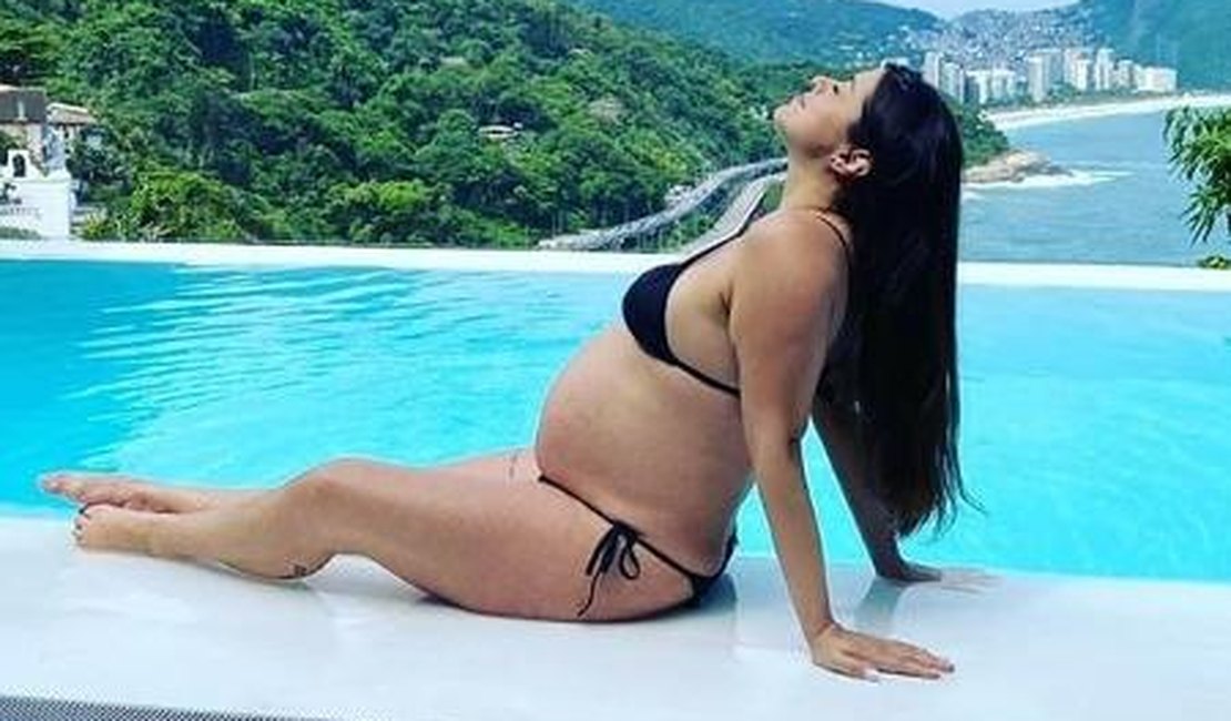 Mulher de Adnet mostra barrigão de 9 meses de gravidez: 'A doce espera'
