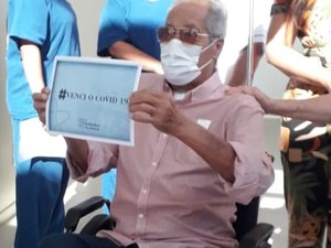 Radialista Arivaldo Maia recebe alta após recuperação contra a Covid-19