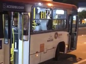 Ônibus é depredado por membros de torcida organizada na Serraria