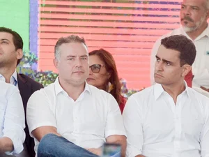 JHC e Renan Filho são vistos no Palácio do Planalto e reforça ida do prefeito para o PSB