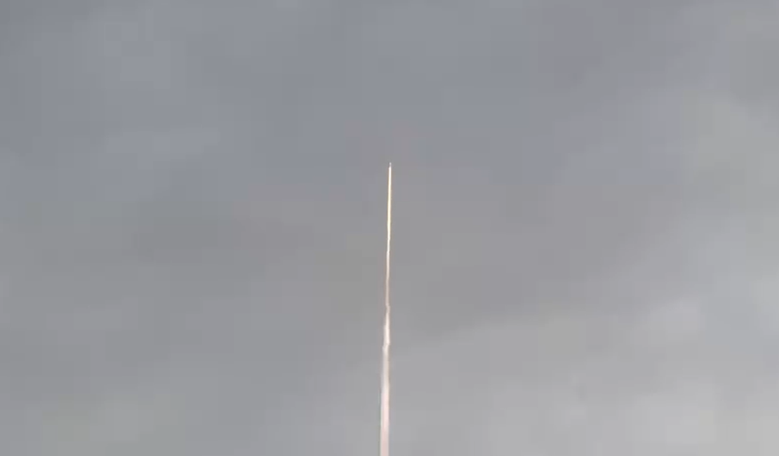 [Vídeo] Avião, foguete ou ilusão de ótica? Objeto não identificado é visto no céu do Agreste alagoano