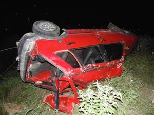 Motorista sai ileso após veículo capotar e cair em ribanceira na AL 205