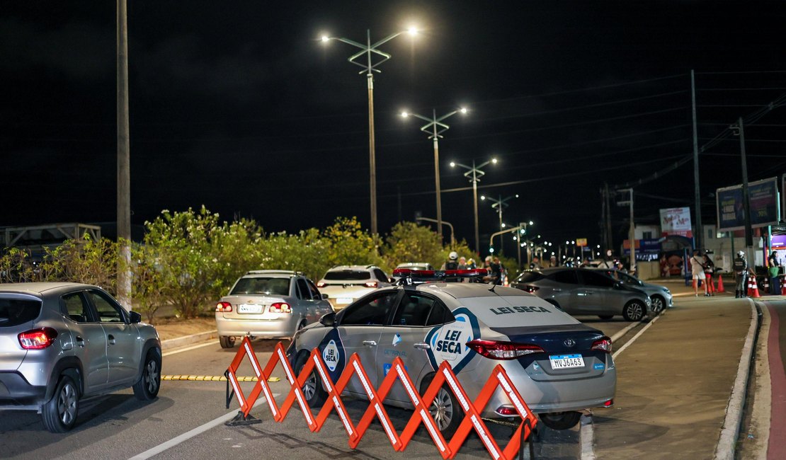 Suspeitos de de roubo de celular em Maceió são presos na Operação Lei Seca