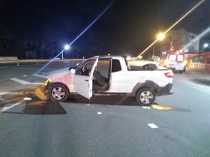 Homem fica ferido após acidente no trevo do Francês, na AL-101 Sul