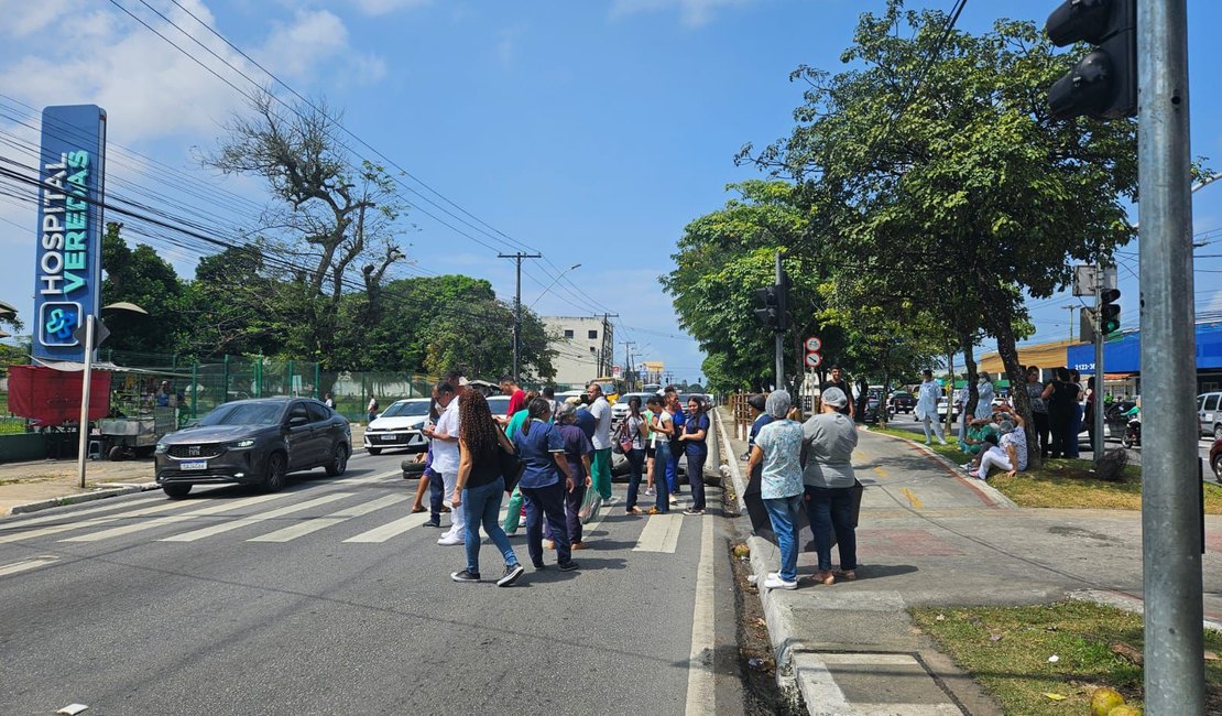 Protestos de funcionários contra o Hospital Veredas completam 15 dias