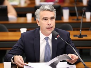 Rafael Brito defende fim da escala 6x1 e diz que descanso é direito do trabalhador