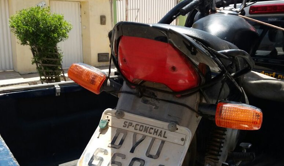 Motociclista com alto nível de embriaguez e CNH vencida é preso pela PRF