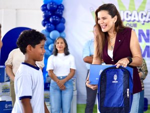 Prefeita Ceci reforça compromisso com educação durante entrega oficial de kits escolares