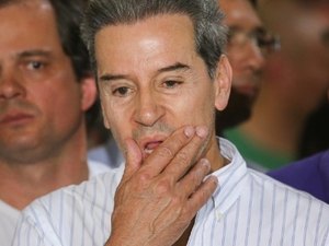 Ex-senador se entrega à polícia em Brasília