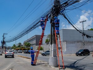 Projeto Poste Limpo chega a quatro grandes avenidas de Maceió