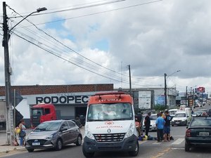 Motociclista sofre acidente na Avenida Lamenha Filho, em Arapiraca