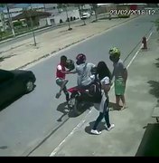 Vídeo; Câmera de segurança mostra roubo de moto próximo a UPA do Benedito Bentes