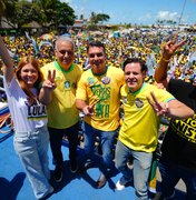 Flávio Bolsonaro e Alfredo Gaspar mobilizam multidão na reta final das eleições e apostam na vitória no 1° turno