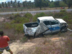 Carro do Tribunal de Justiça capota em trecho duplicado da AL 220